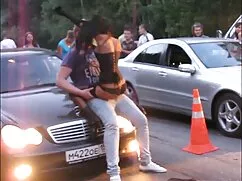 Egy fiatal lány, ing ...